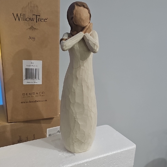 Willow Tree Other - Willow Tree 'Joy' Sculpture - Cream and Tan